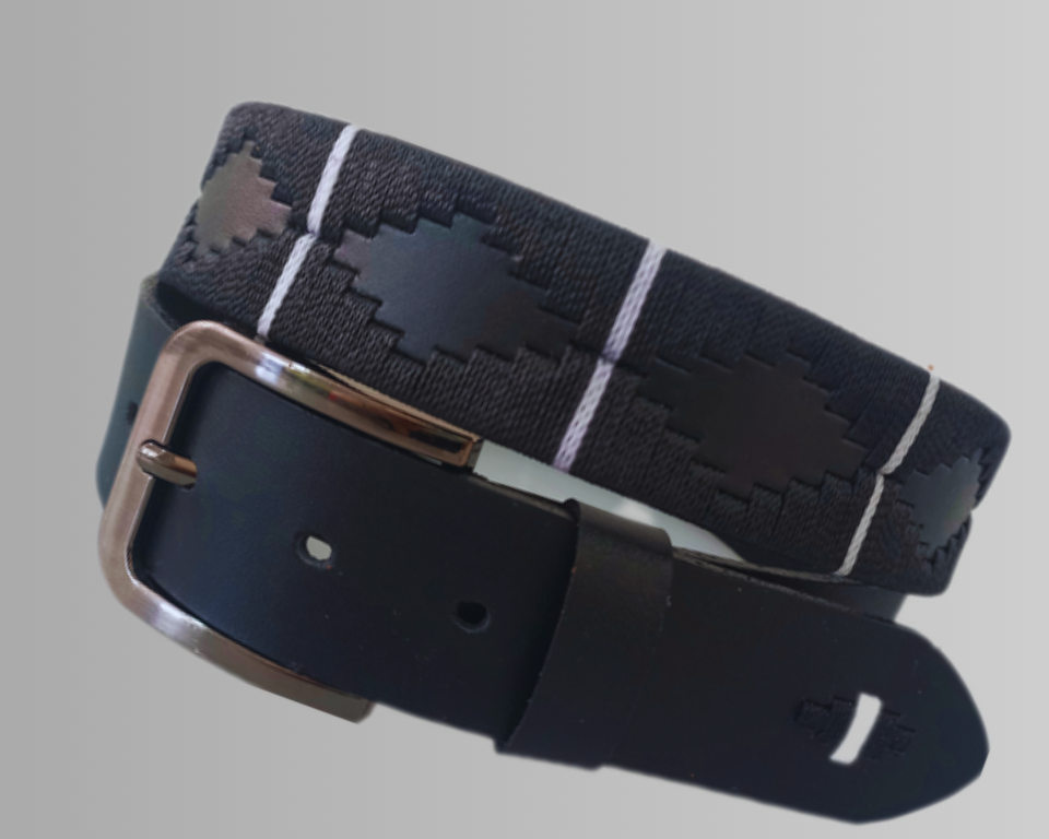 Cinturón en cuero con diseño en hilo encerado Relicario